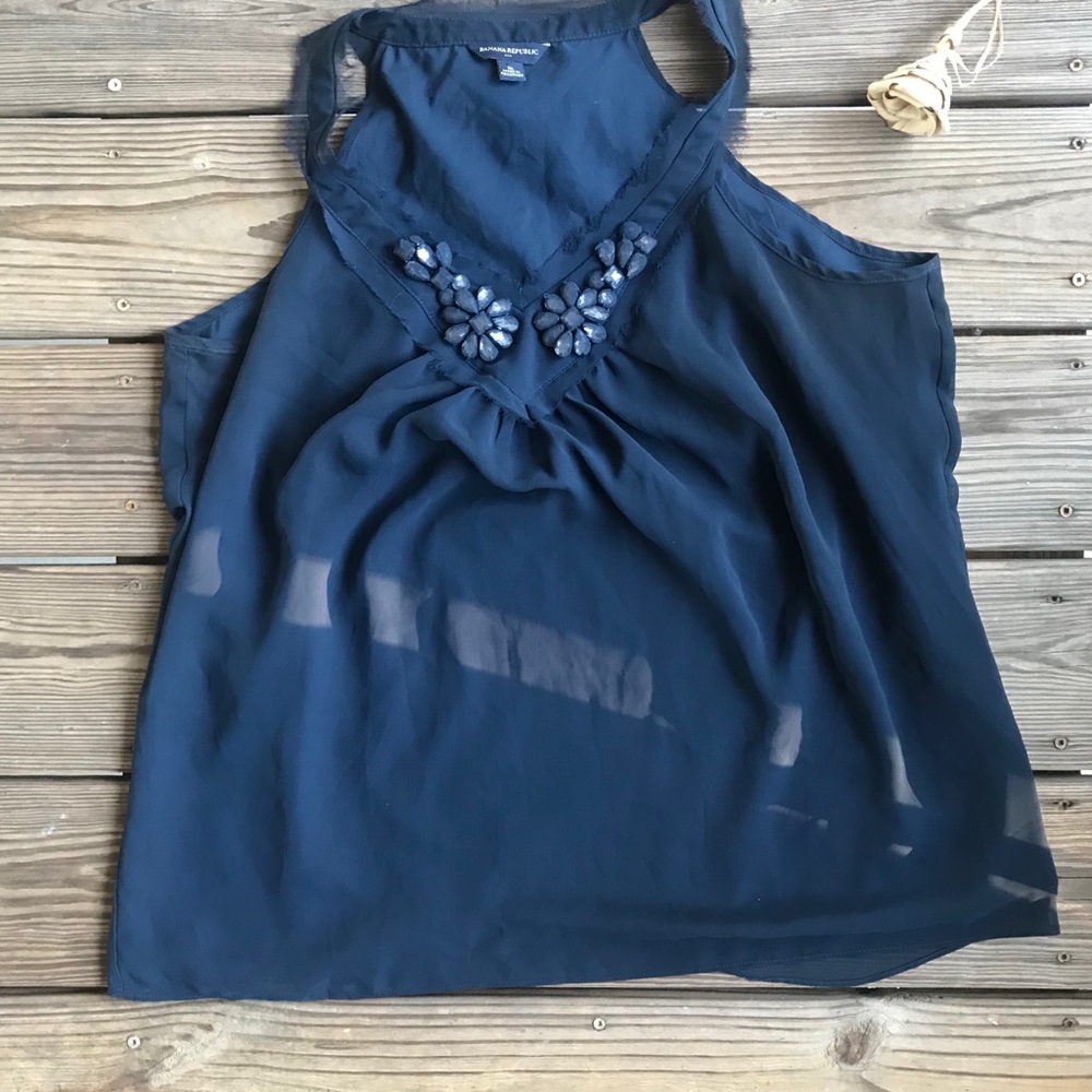 Navy blue flowy top 🎯🚨SOLD🚨🚨🎯no longer available!
